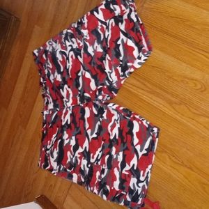 Men's size 50 W Camouflage Evolution Cargo shorts.